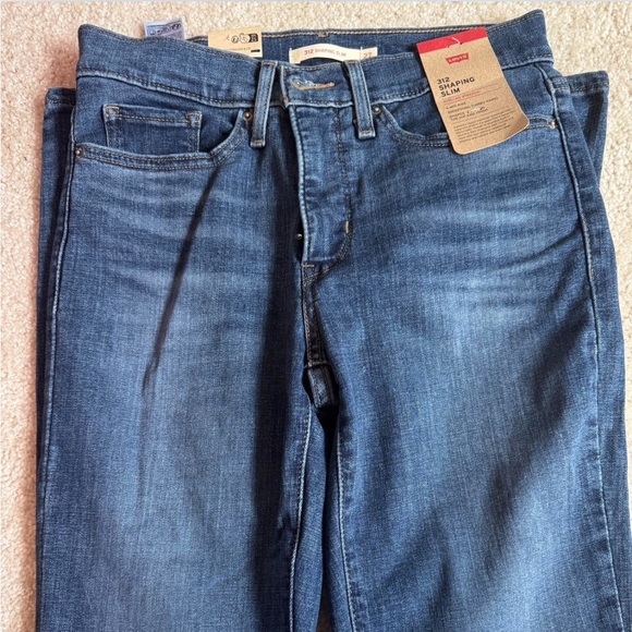 Levi's Women’s Jeans - Picture 2 of 5